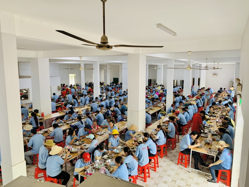 Hình ảnh khách hàng - Suất Ăn Công Nghiệp Hoàng Kim - Công Ty TNHH Một Thành Viên Suất Ăn Công Nghiệp Hoàng Kim